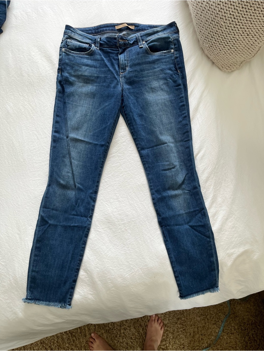 Joe’s Women’s Mid-Blue Slim Straight Jeans- 29